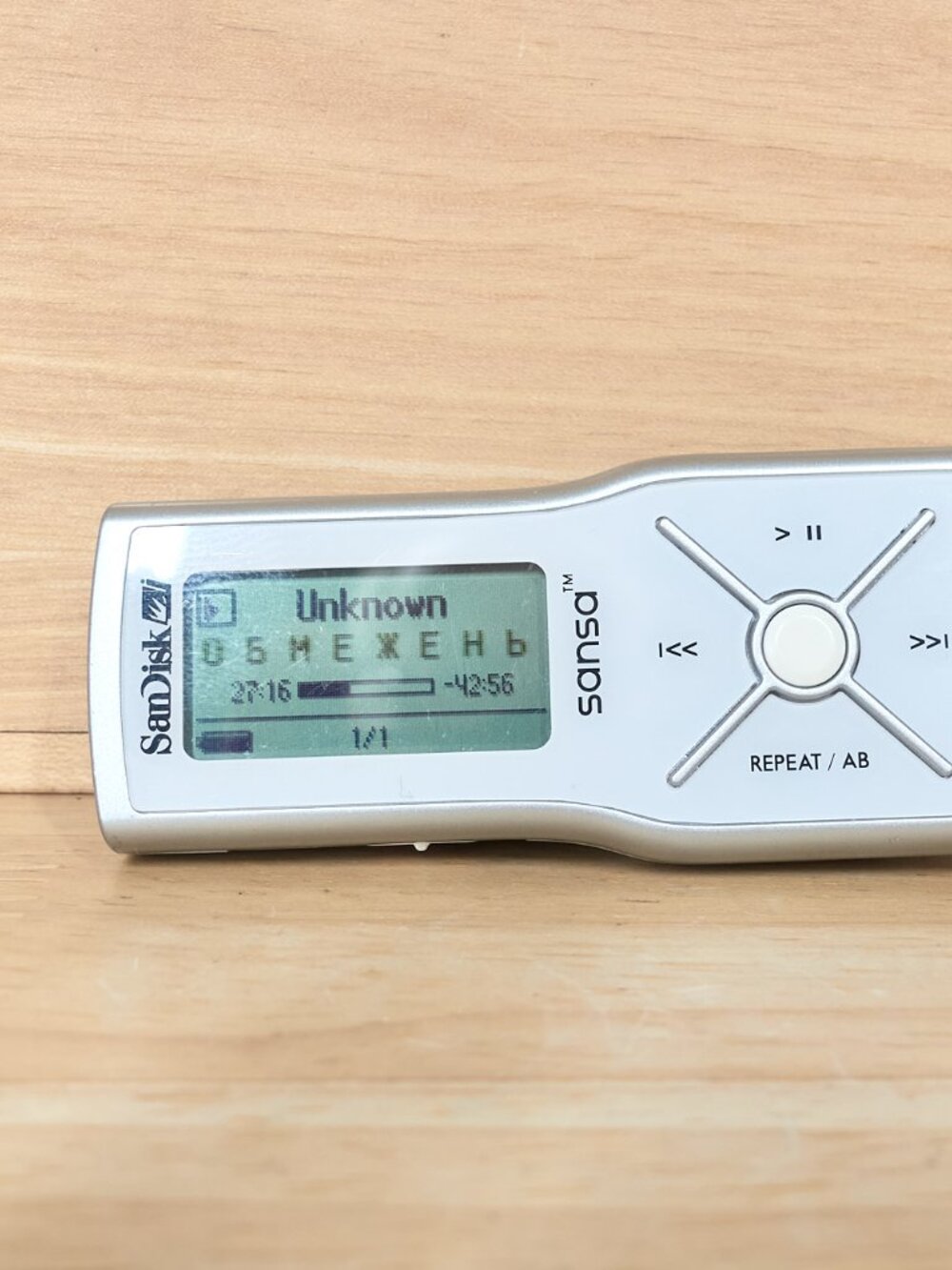 SanDisk Sansa m240 1GB Portable MP3 Player Tested Working V volodymystet0